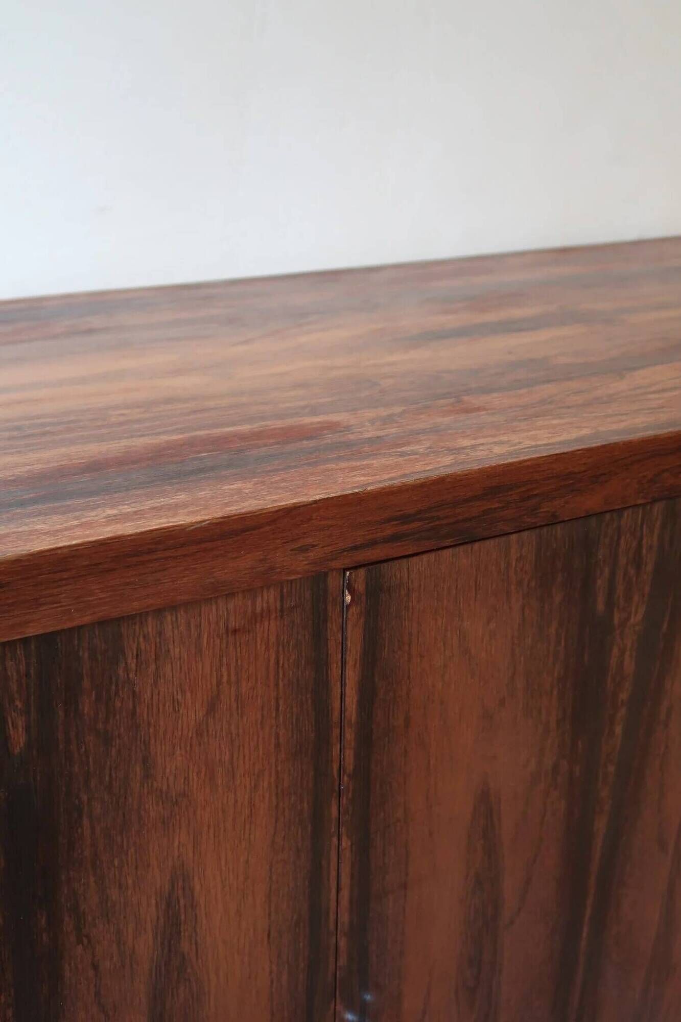 Large rosewood sideboard, 2 doors and central niche.