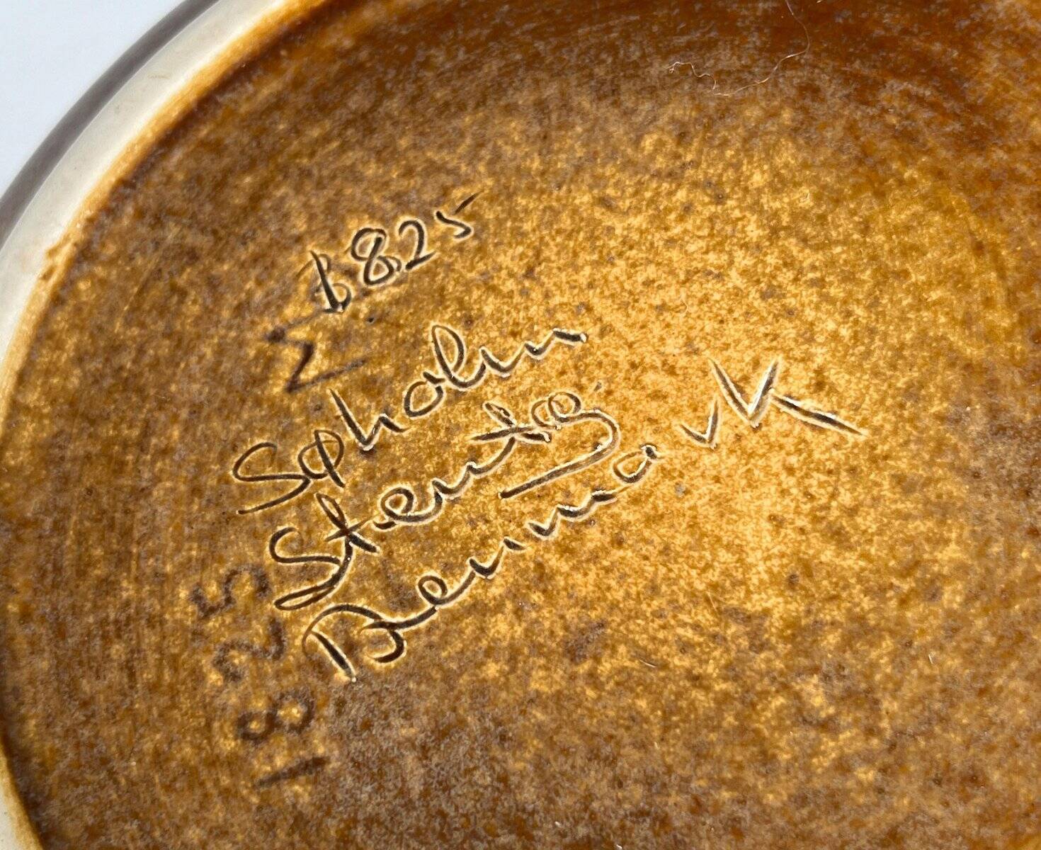 Danish studio pottery teapot from the mid-century by Søholm, 1960s.