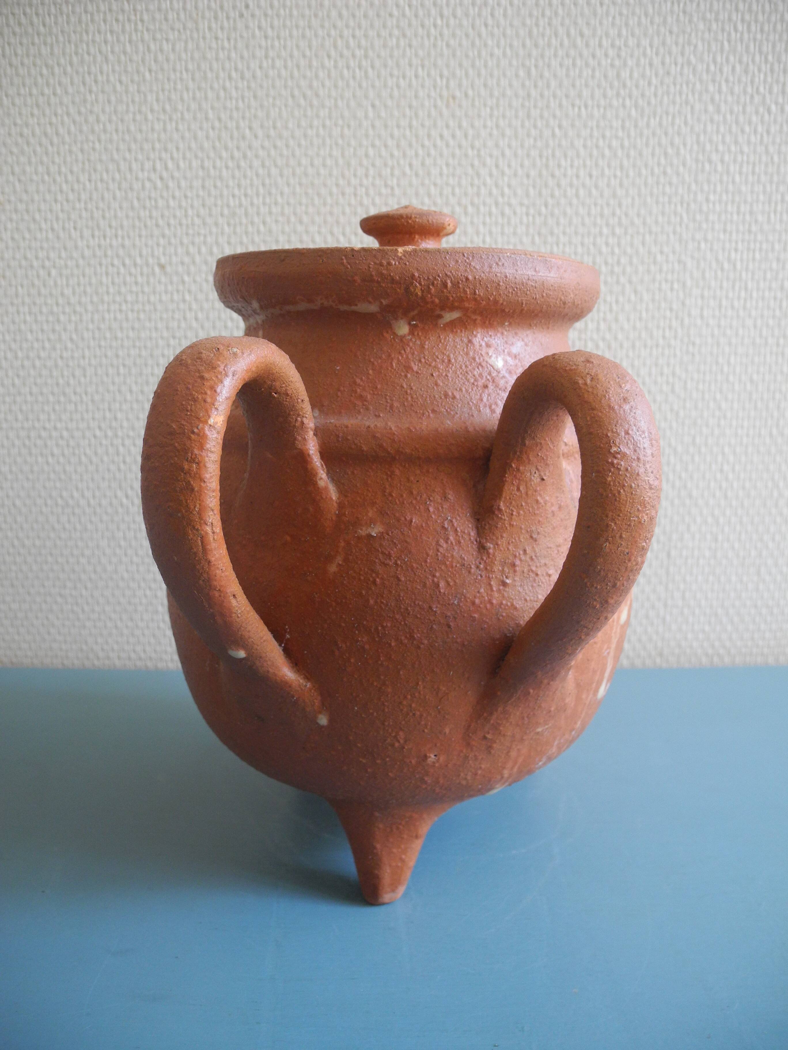 antique cooking pot, tripod pot, decorative pot, old earthenware cooking pot