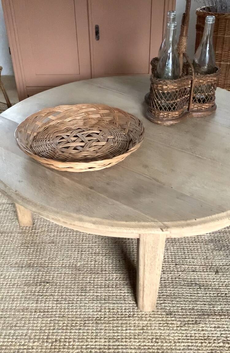 Round coffee table