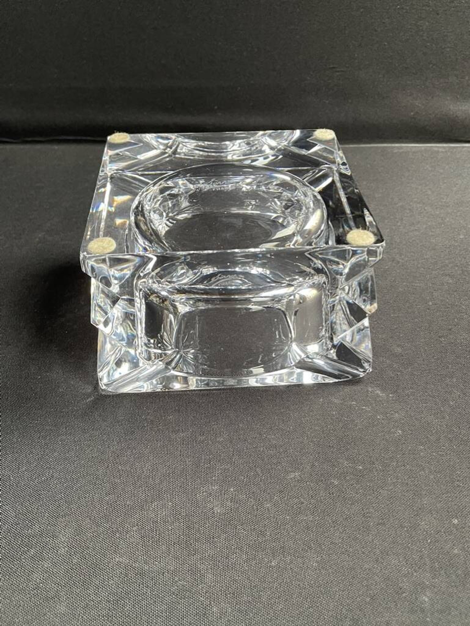 Important cendrier cristal de Sèvres taillé