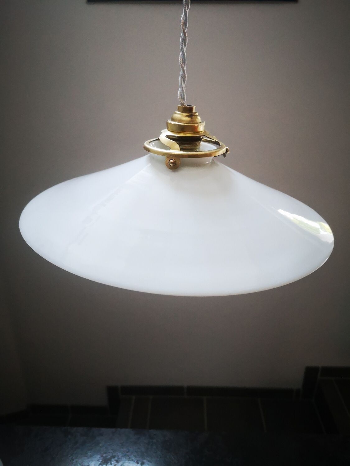 Old pendant lamp in white opaline Art Deco 1930 Ø 25 cm