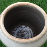 Model Old pot in varnished sandstone