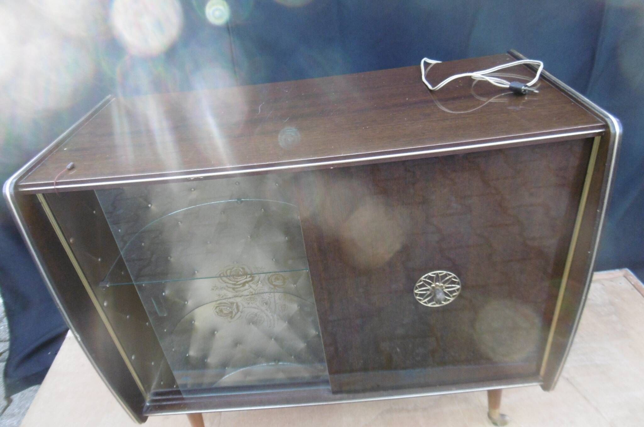 Meuble avec Vitrine et Eclairage