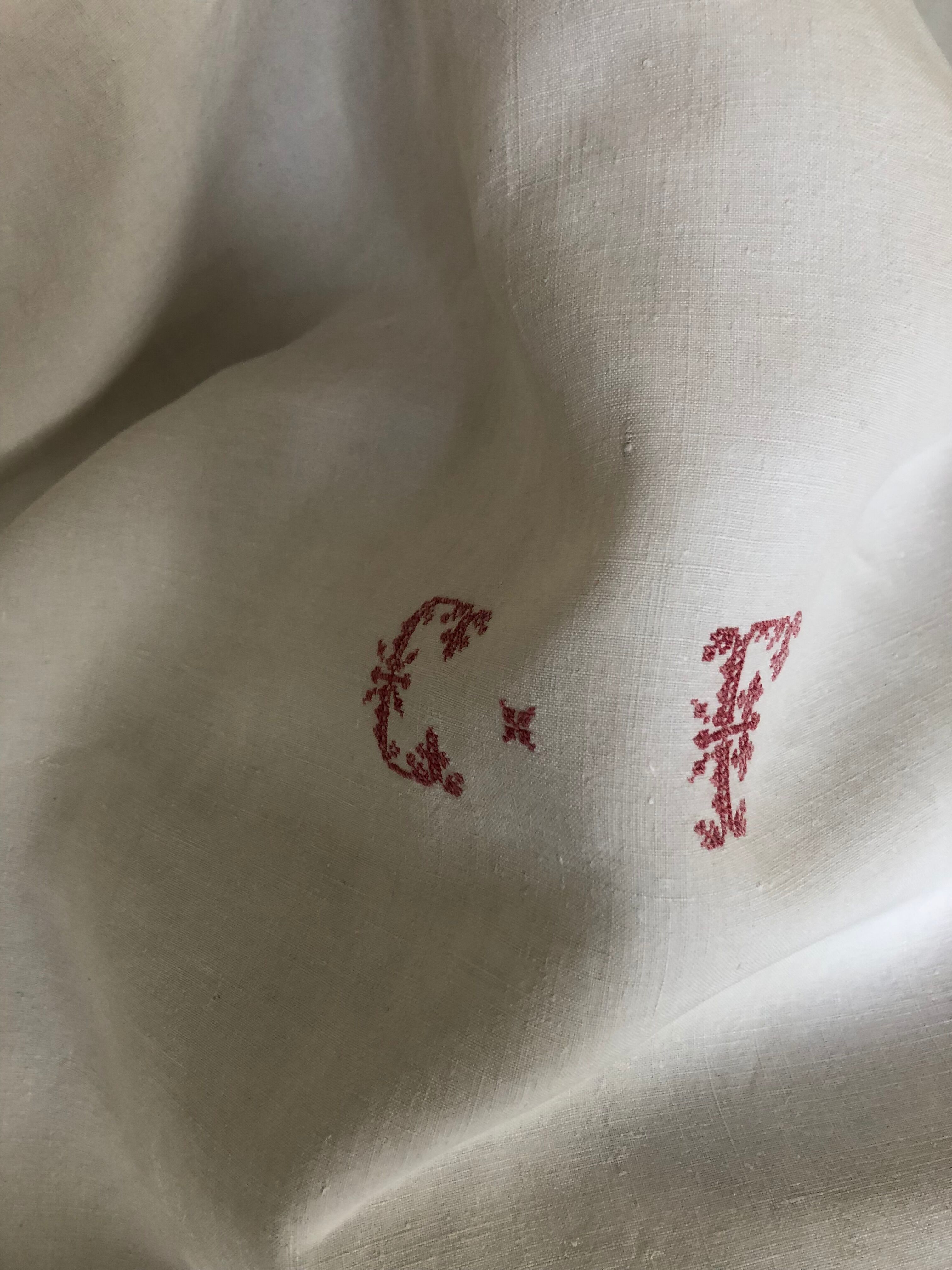 Winegrower's tablecloth, monogram and bedding