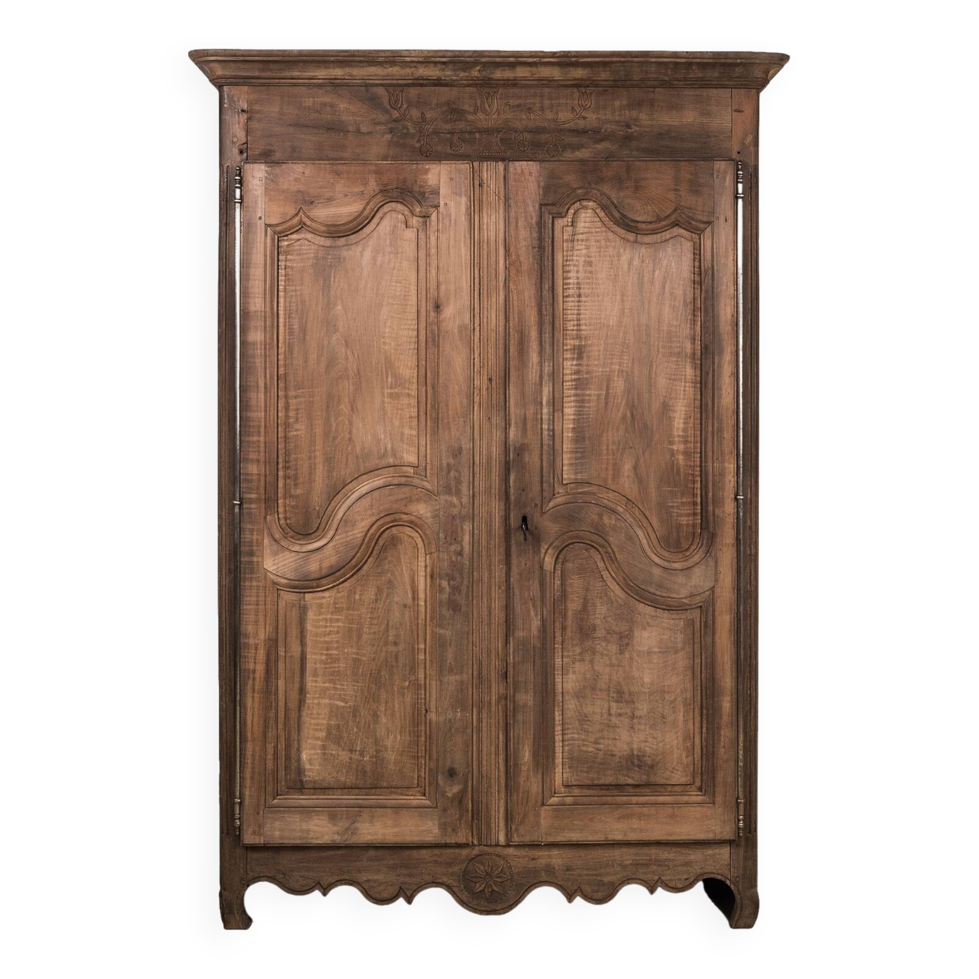 Armoire ou garde-robe ancienne française Louis XV du XIXe siècle