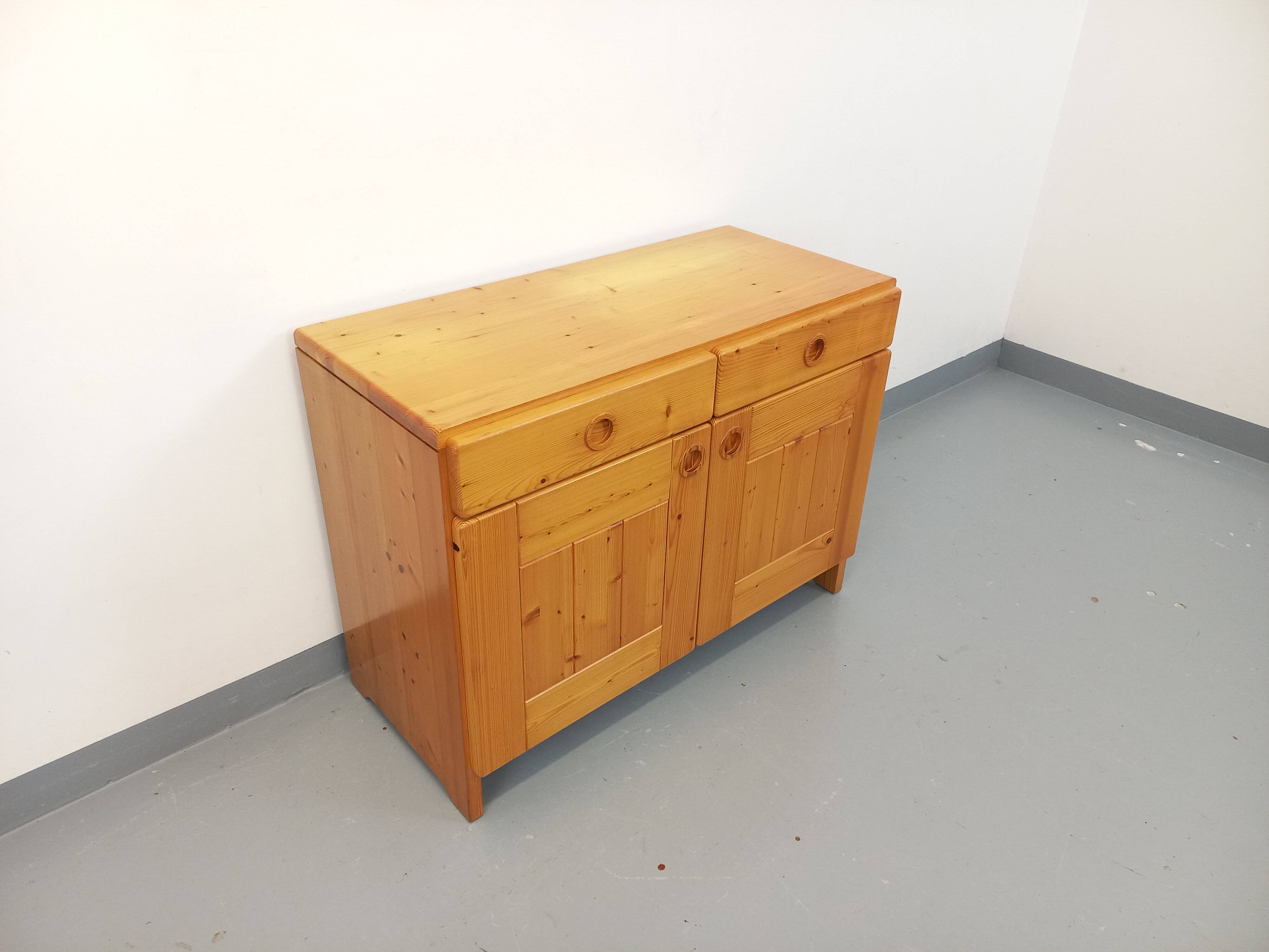 Charlotte Perriand vintage storage furniture Les Arcs from the 1960s in pine.
