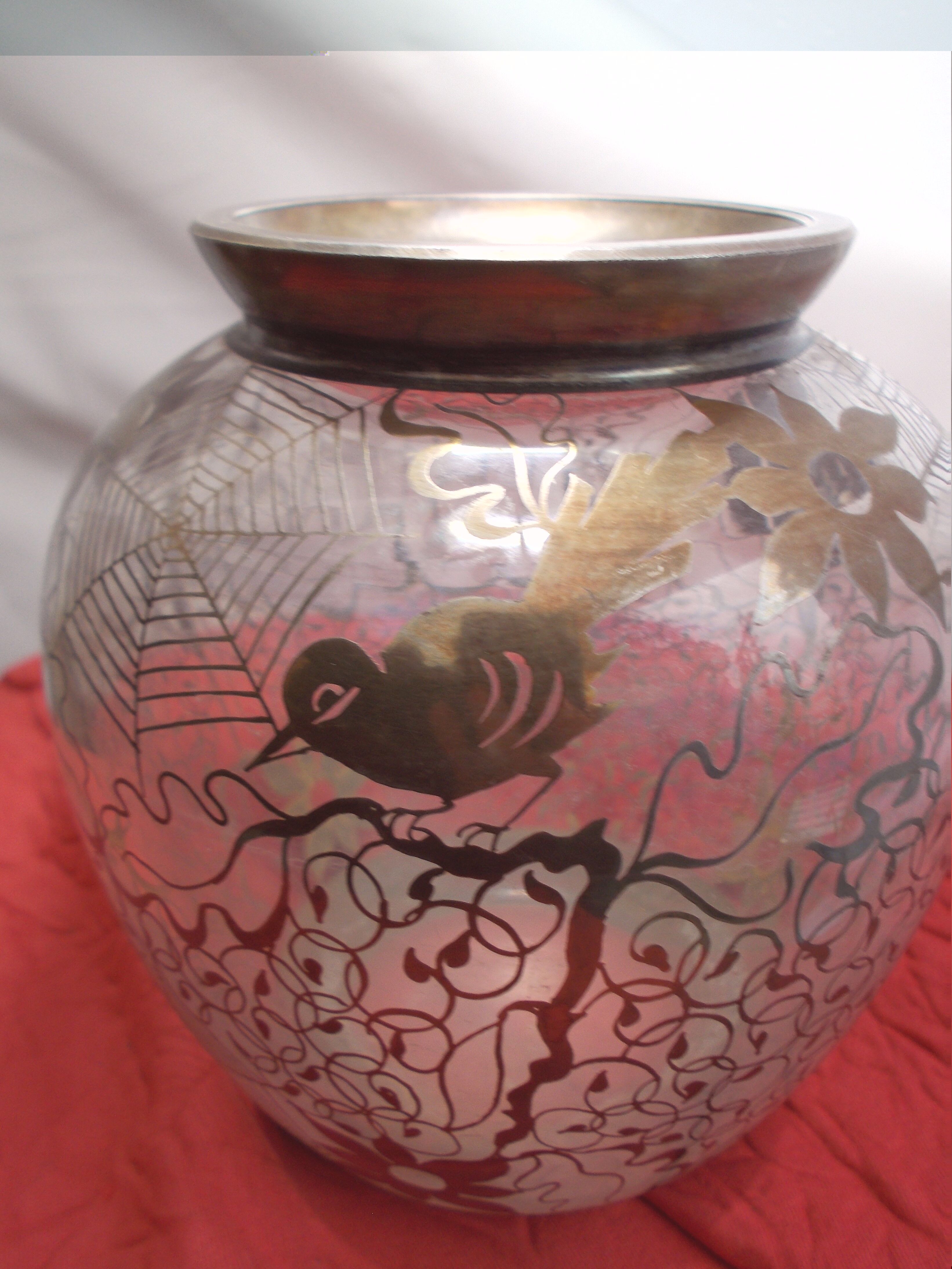 Holy Grail Vase glass decoration of silver animals