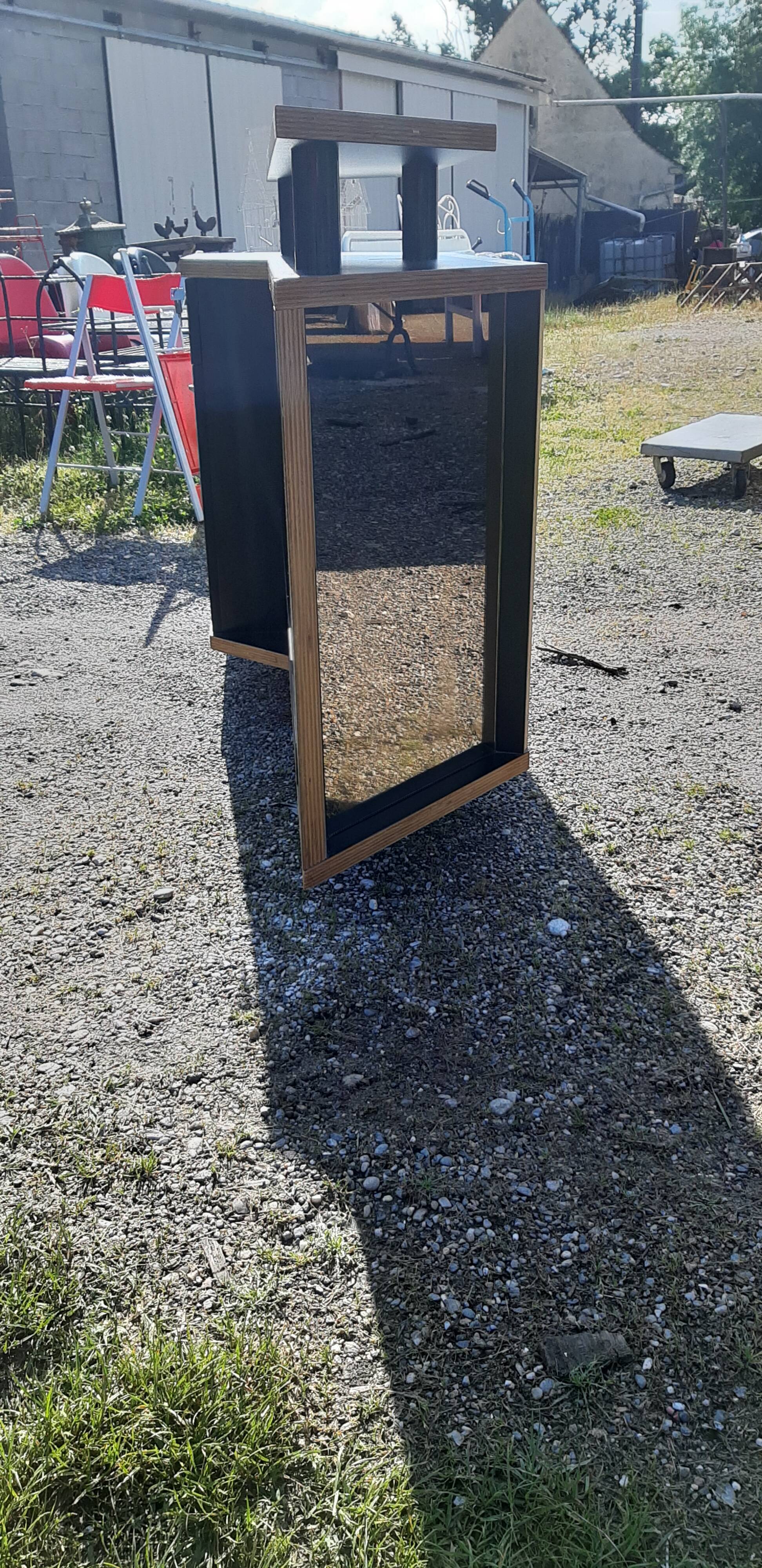 Store checkout counter