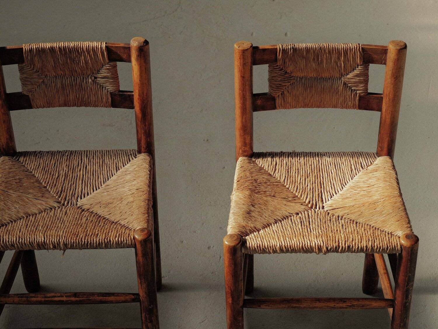 Handcrafted chairs in solid pine and woven straw – France, circa 1950