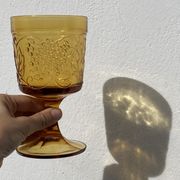 Amber stemmed glasses with vintage fruit decoration - Old brown glasses