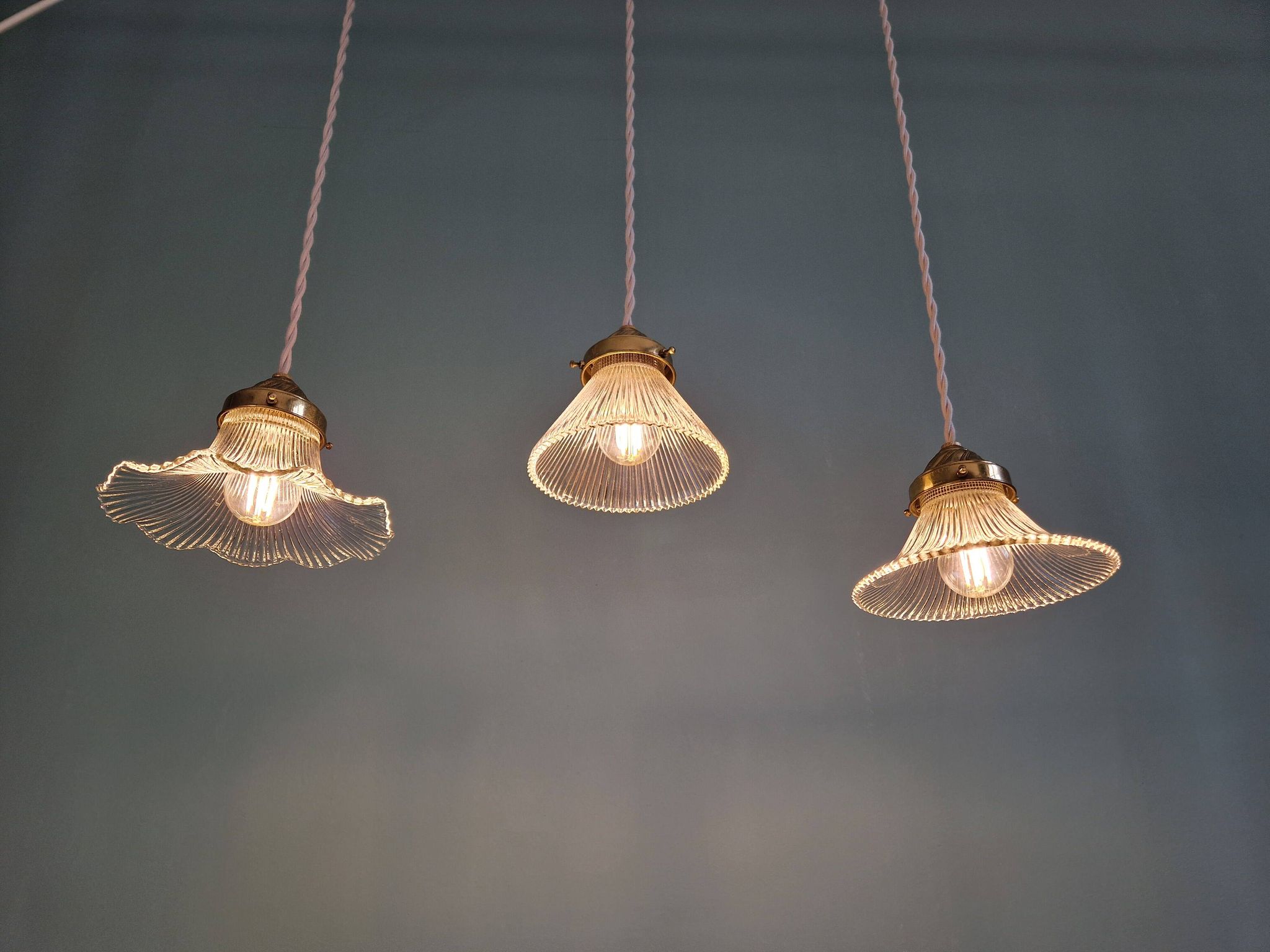 Trio of Art Deco grooved glass pendant lights, 1920s-30s