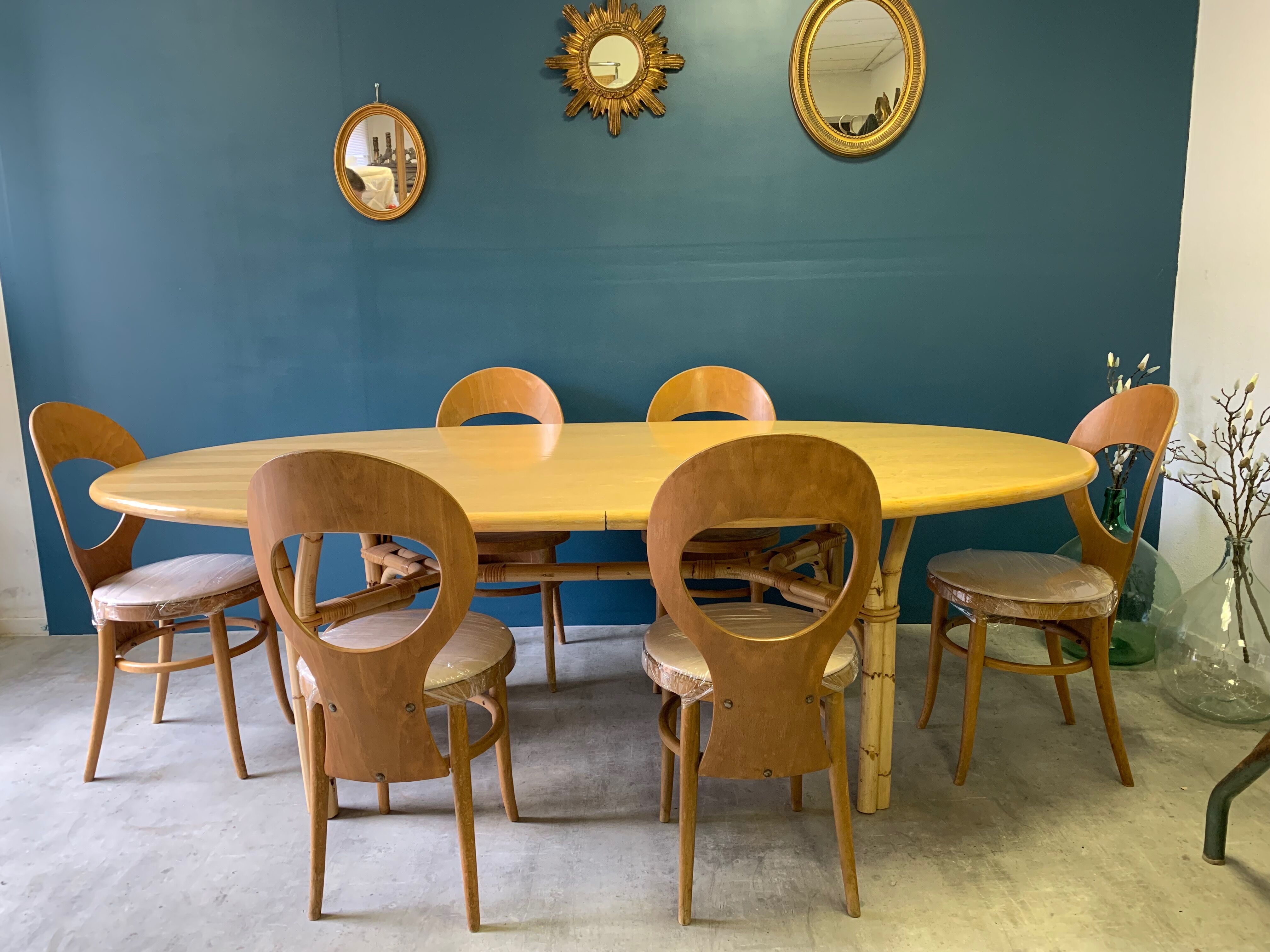 Large rattan table 8/10 people