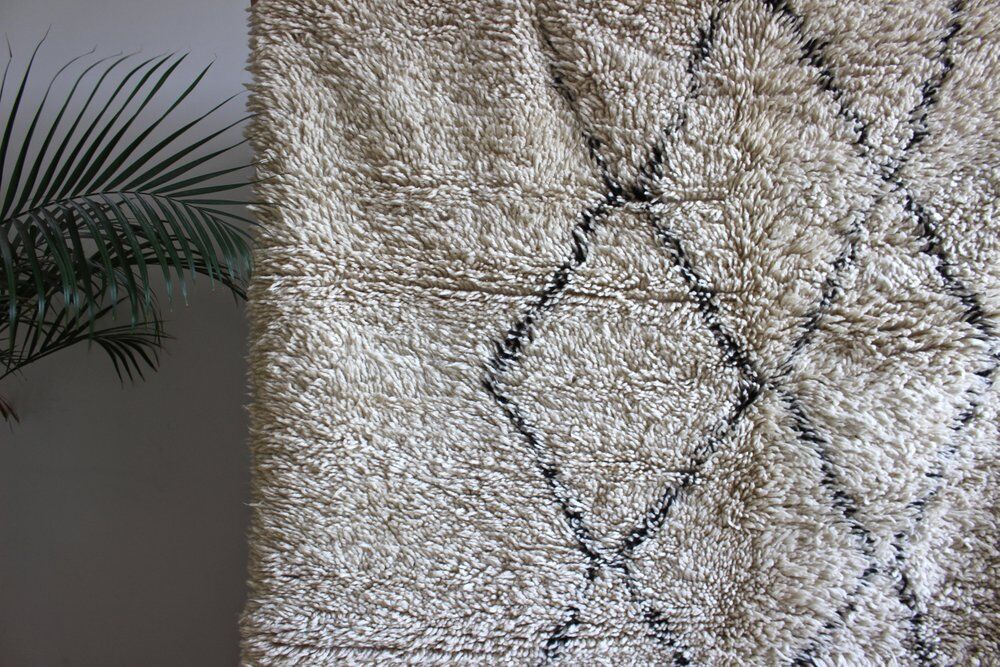 Beni ouarain tribe Marmoucha Berber carpet woven to the Morocco  238x165cm