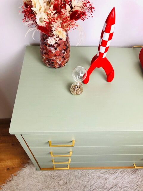 Vintage chest of drawers