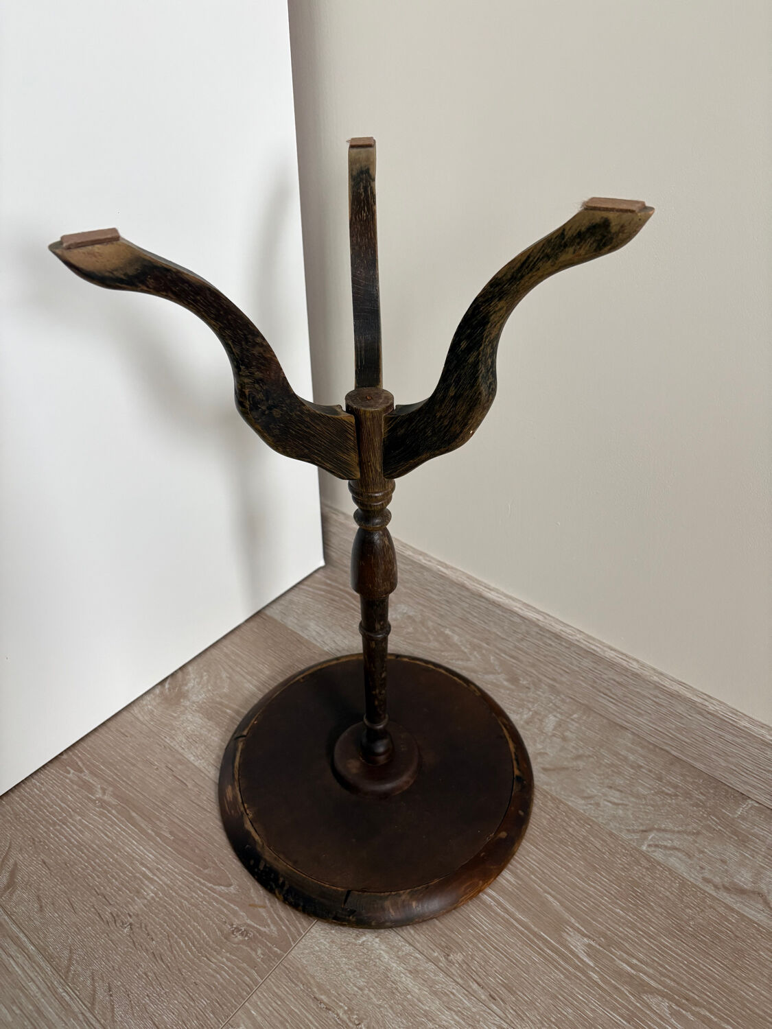 Antique wooden gueridon – green leather top with gold detailing – early 20th century