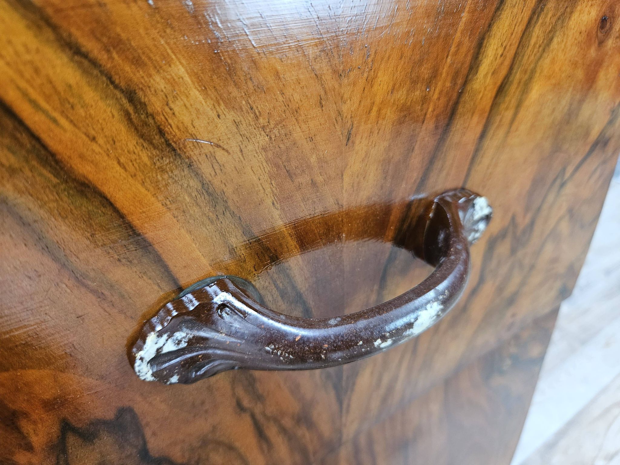 Art Decò chest of drawers from the 1940s in mahogany and briar