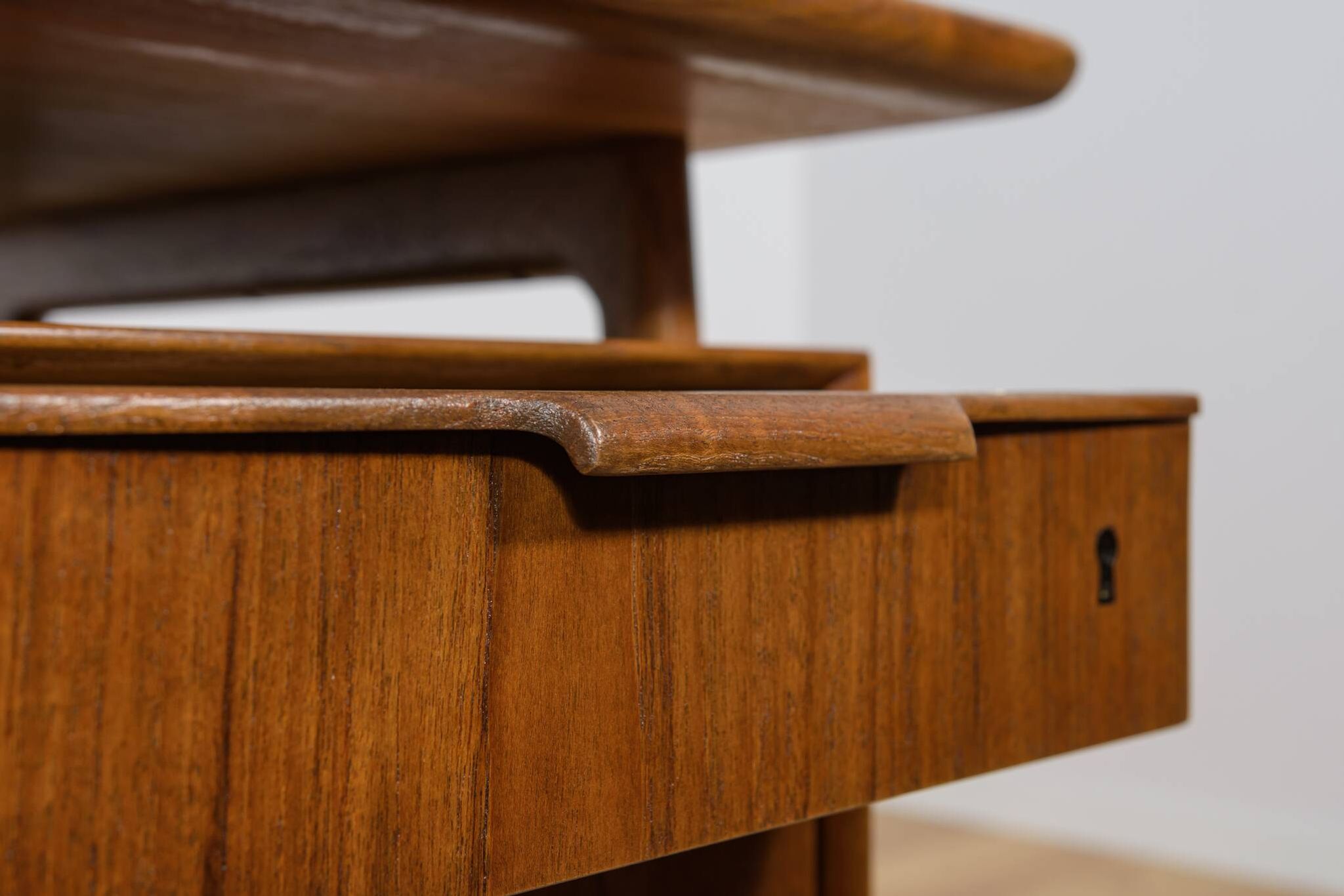 Bureau indépendant en teck modèle 75 de Omann Jun, Danemark, années 1950.