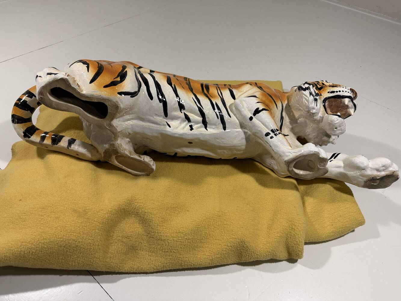 Grand tigre en céramique italienne des années 1970