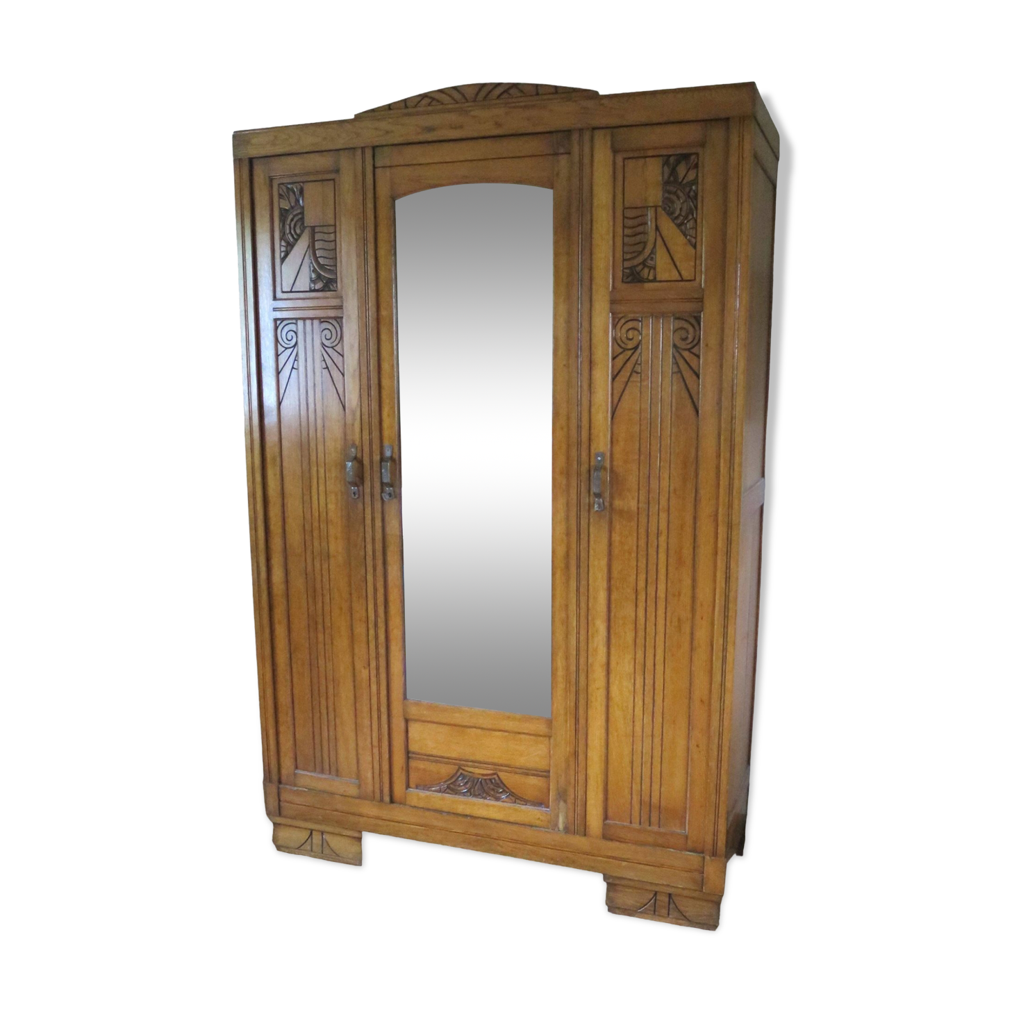 Armoire parisienne art déco sculptée avec miroir 130 x 200