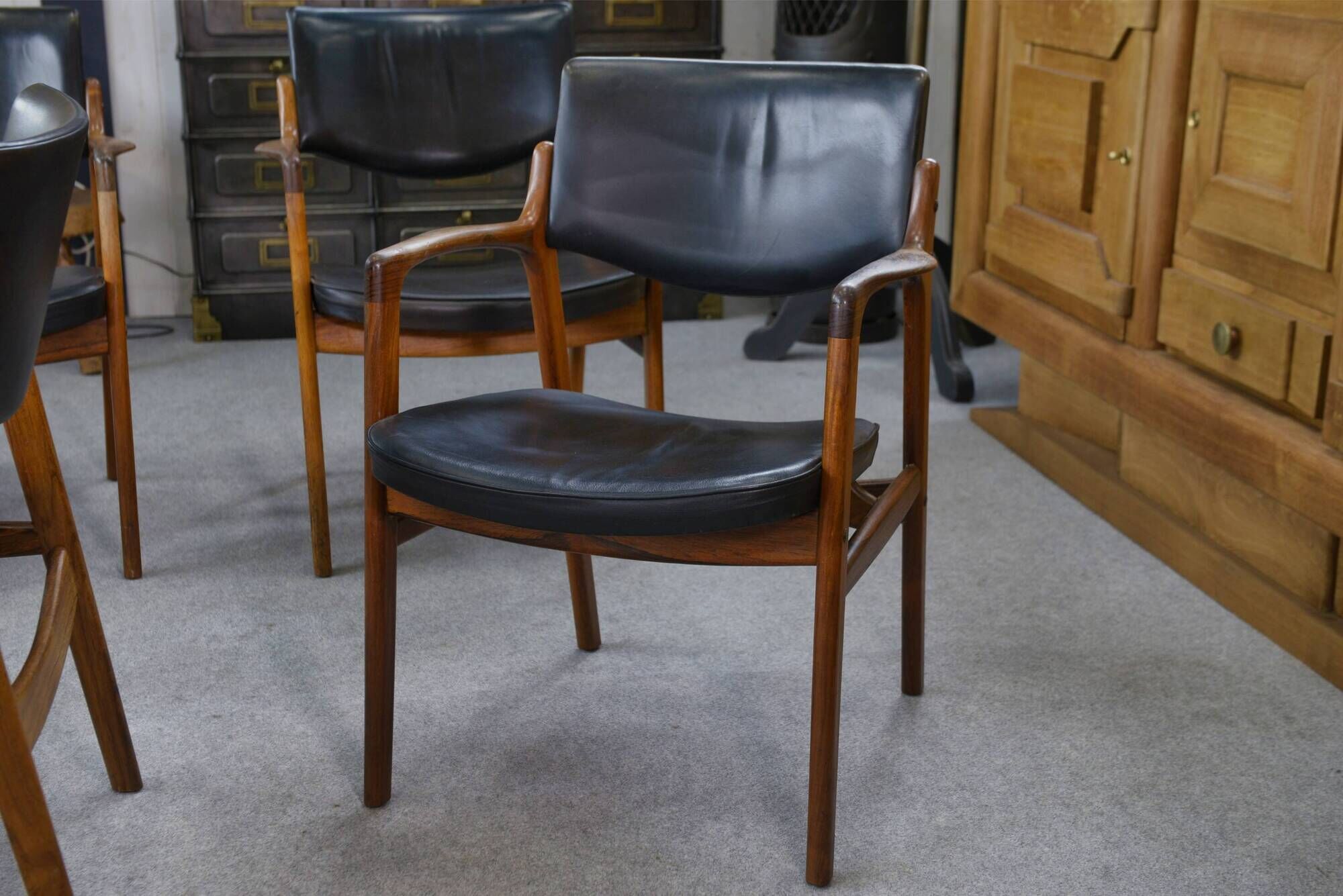 Set of 6 Scandinavian armchairs in leather and rosewood by Gondo Gravesen for Atelier Bondo Gravesen Snedkerier 1960s.