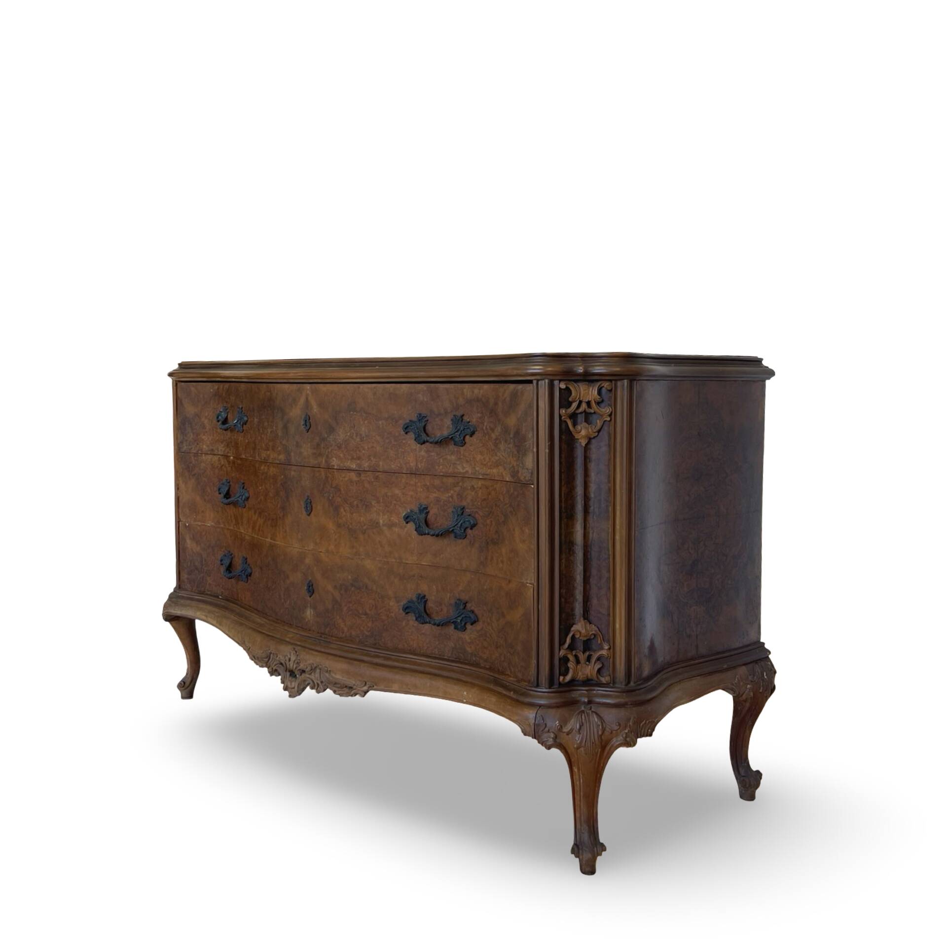 Elegant Italian Louis XV style commode, circa 1940.