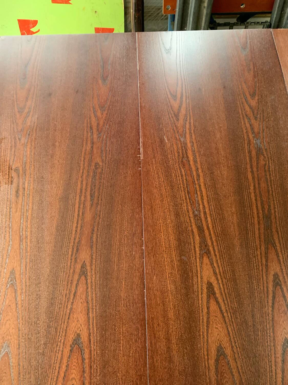 Baumann oval table with extensions