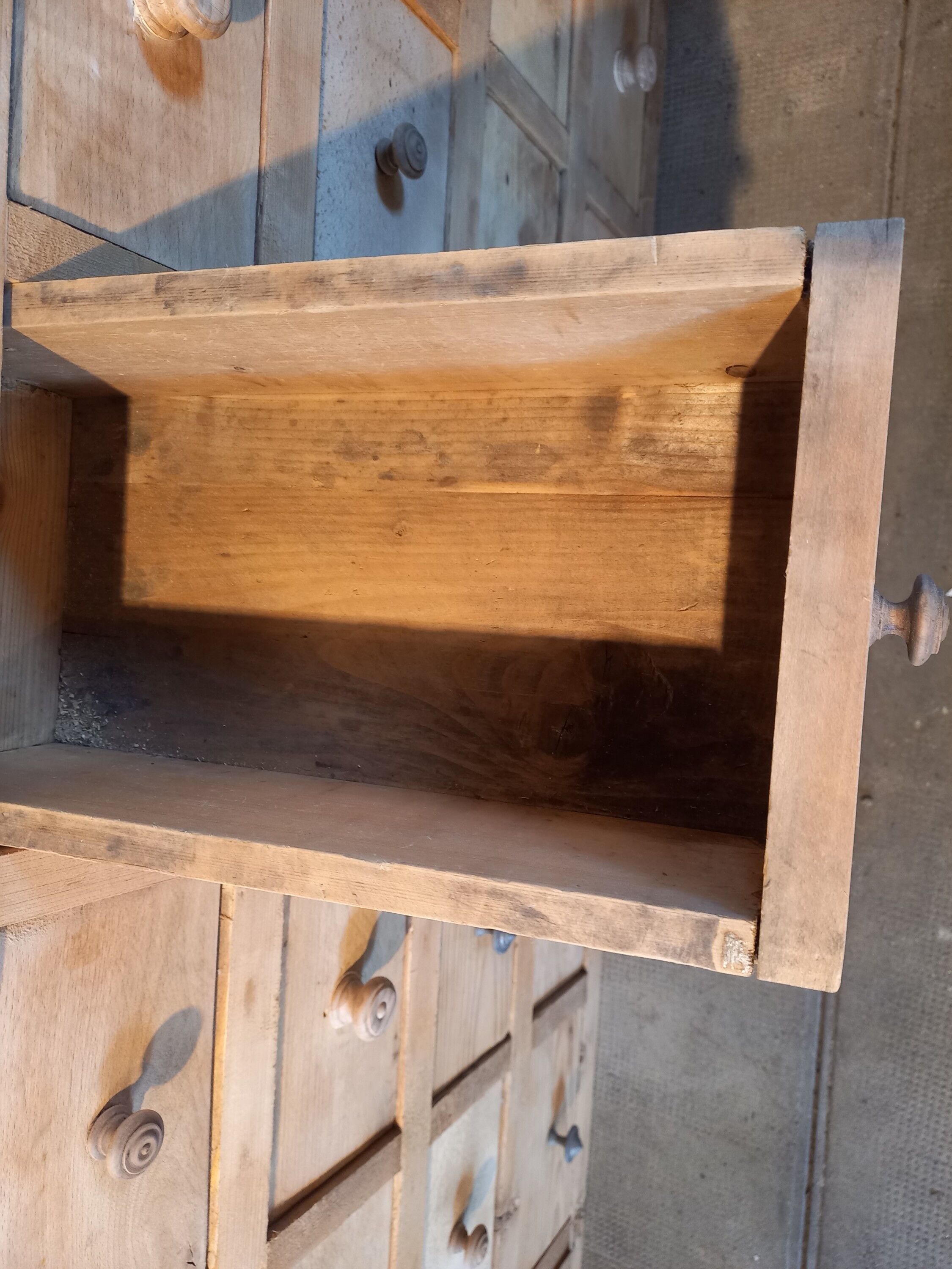 Trade cabinet with drawers