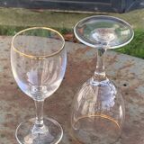 Lot consisting of 8 Arc France wine glasses, 5 large and 2 medium, transparent glass and gold edging
