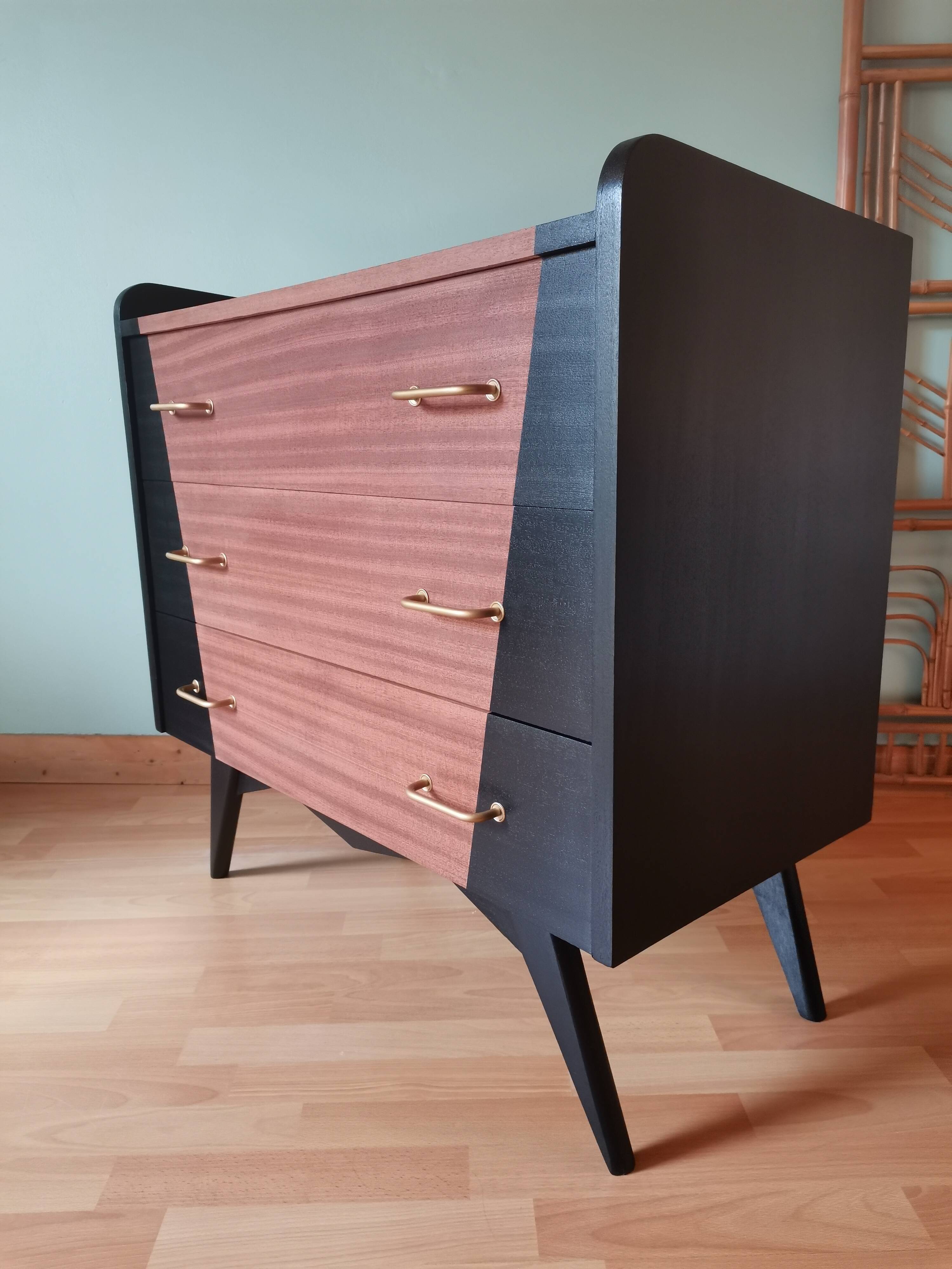Scandinavian commode with black tapered legs