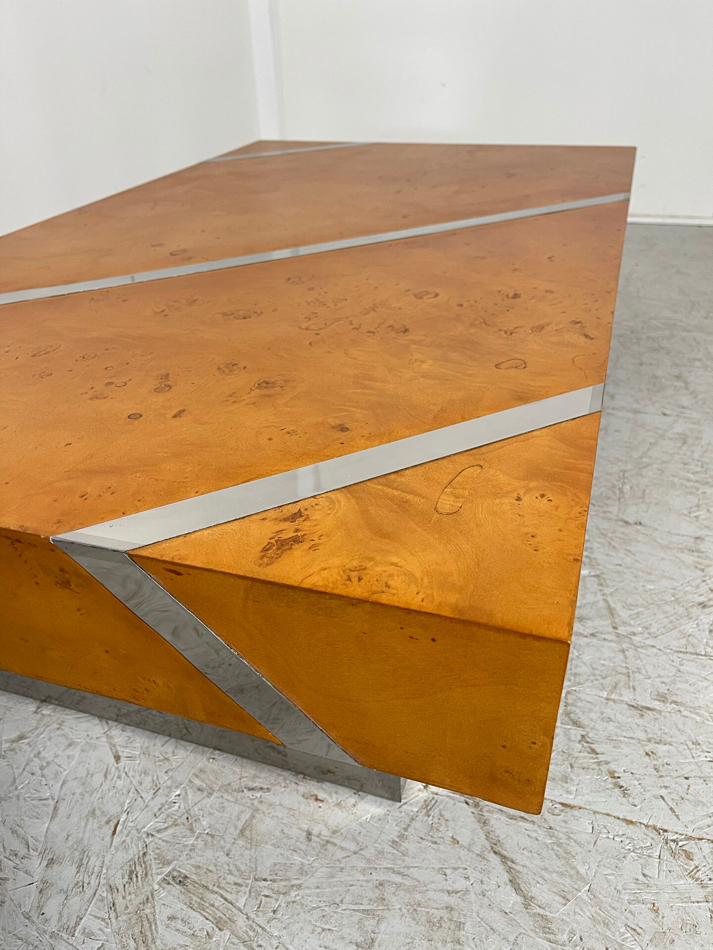 Table basse en loupe D’orme 1970
