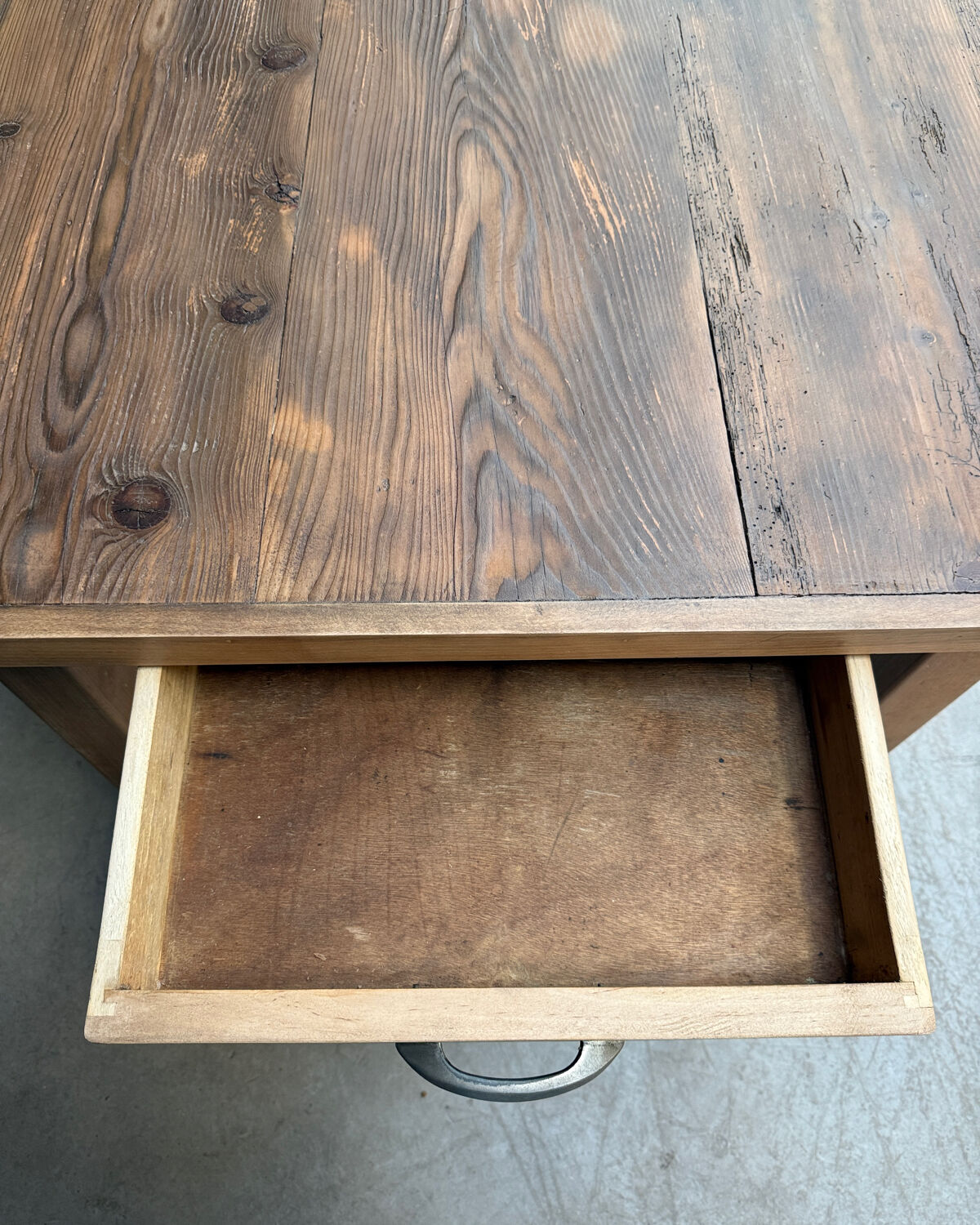 Farmhouse table (renovated)