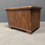 Popular art box with striped pattern