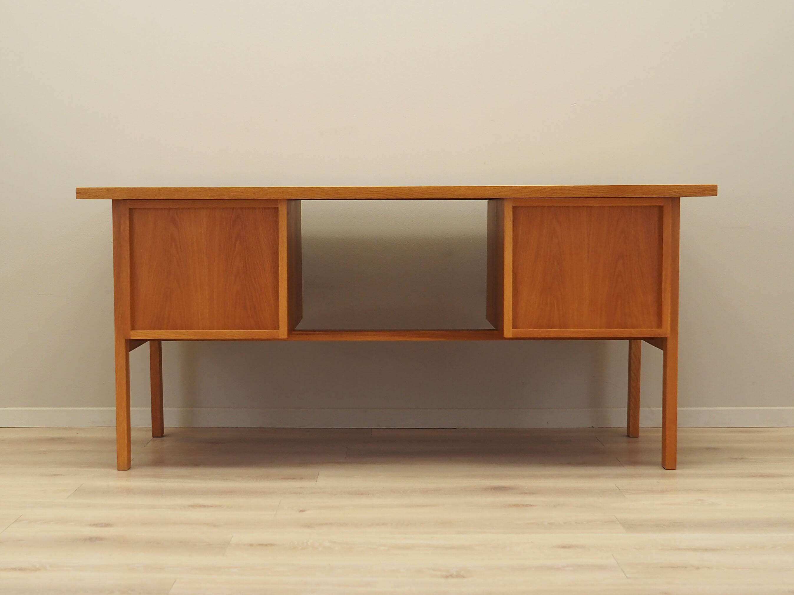Bureau en frêne, design danois, années 1960, designer : Svend Age Madsen