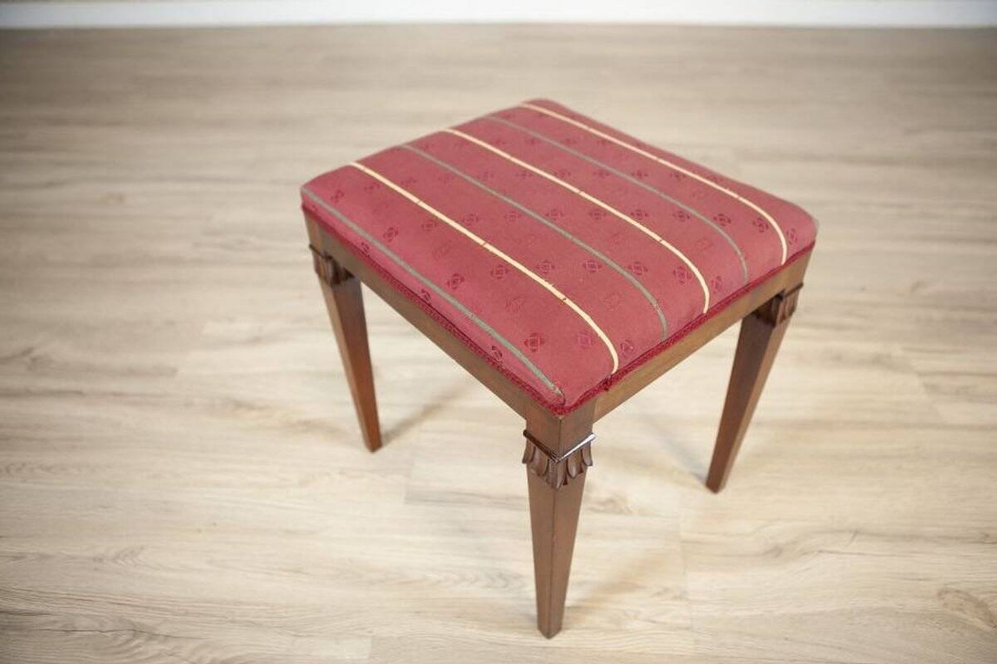 Tabouret en acajou du 20e siècle