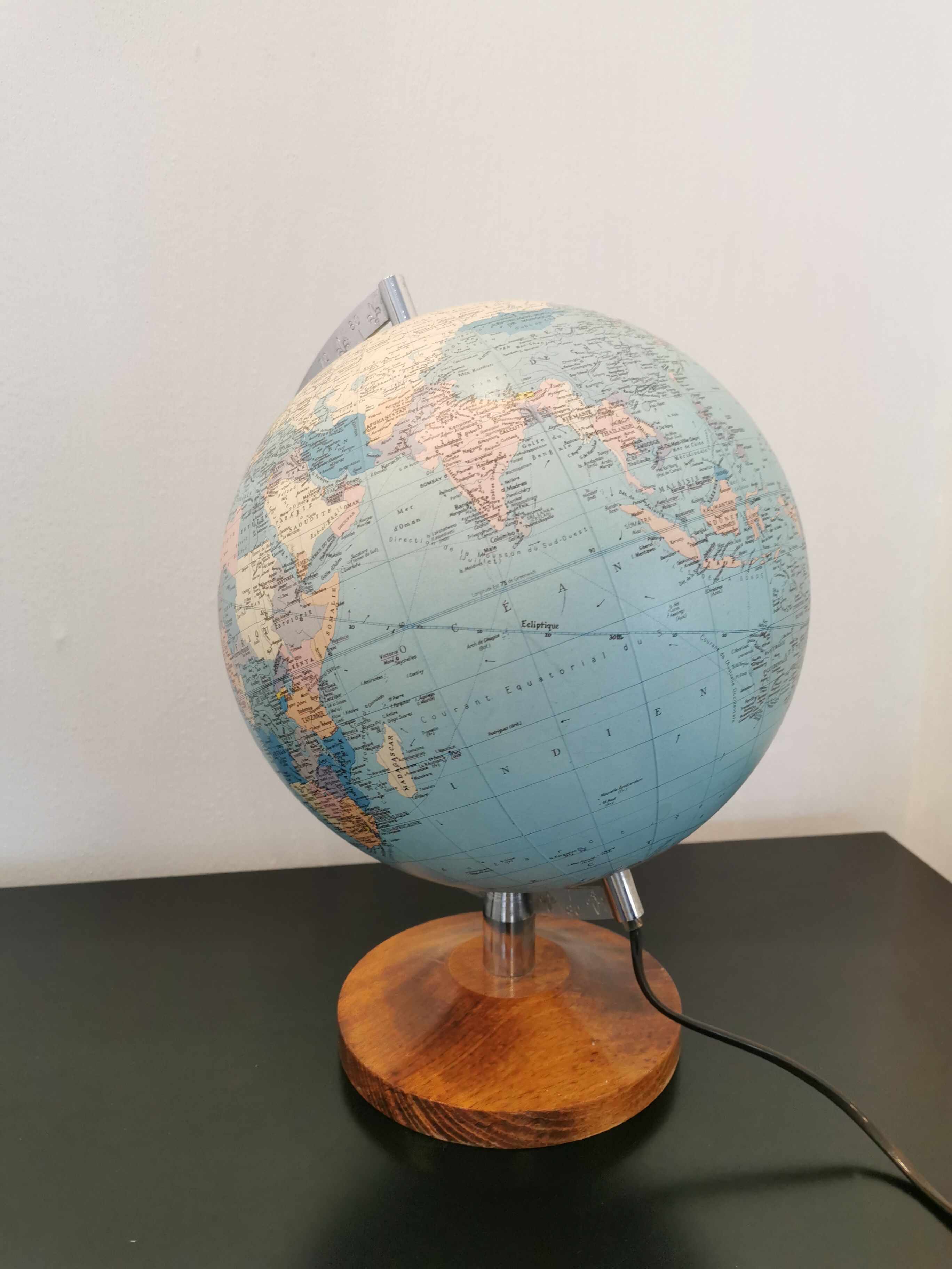 Vintage Globe of French brand Taride
