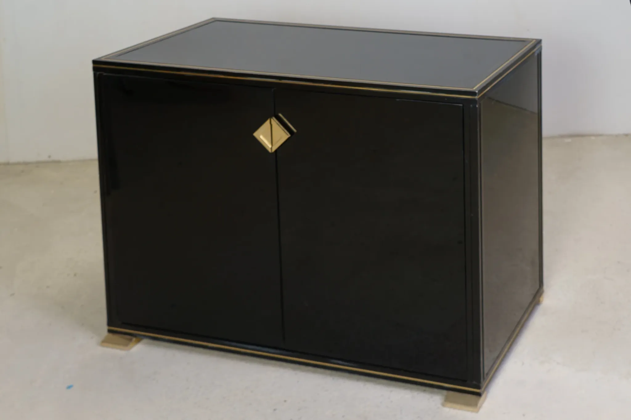 Small buffet Pierre Vandel black lacquered