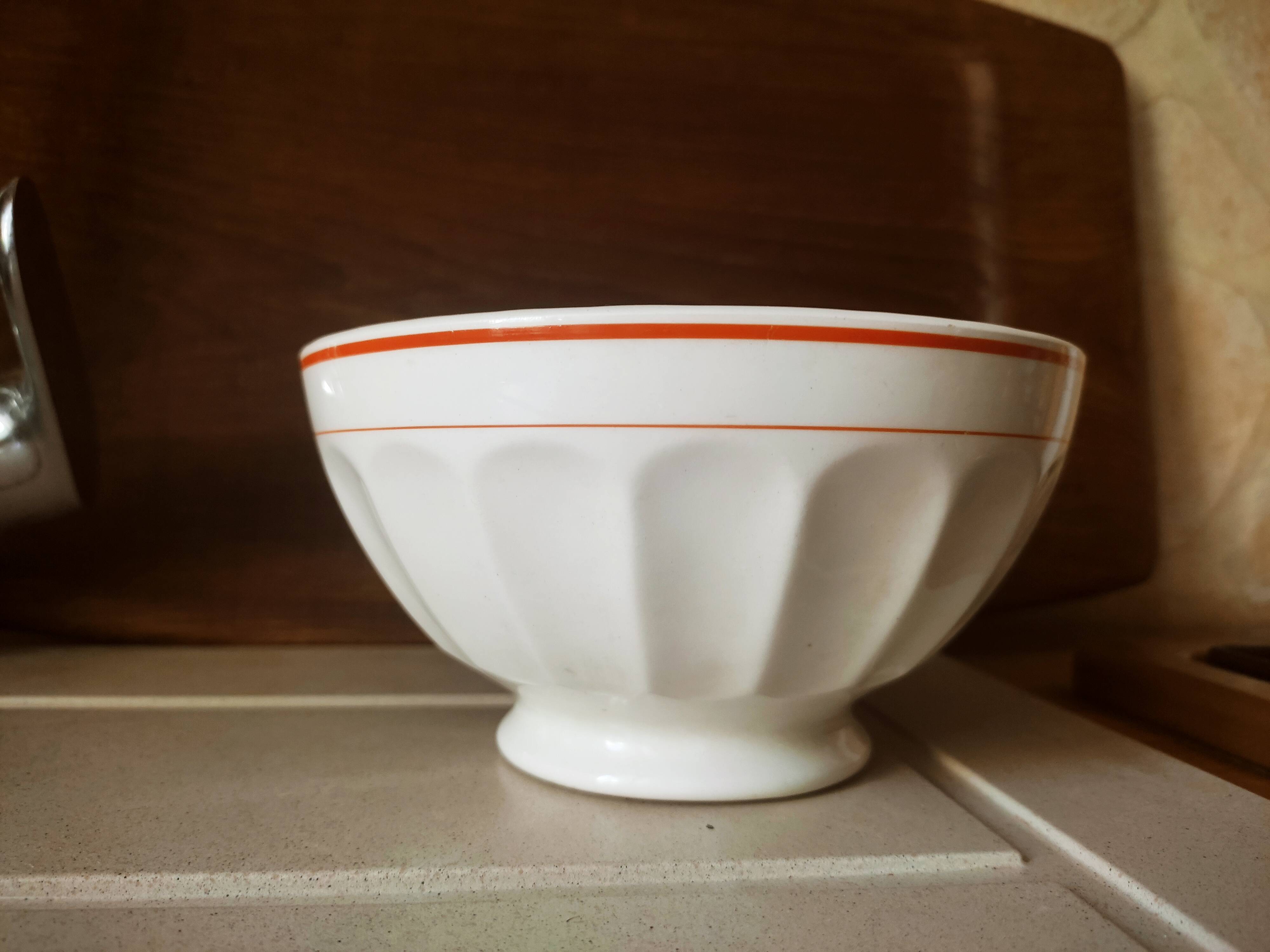 Earthenware ribbed bowl