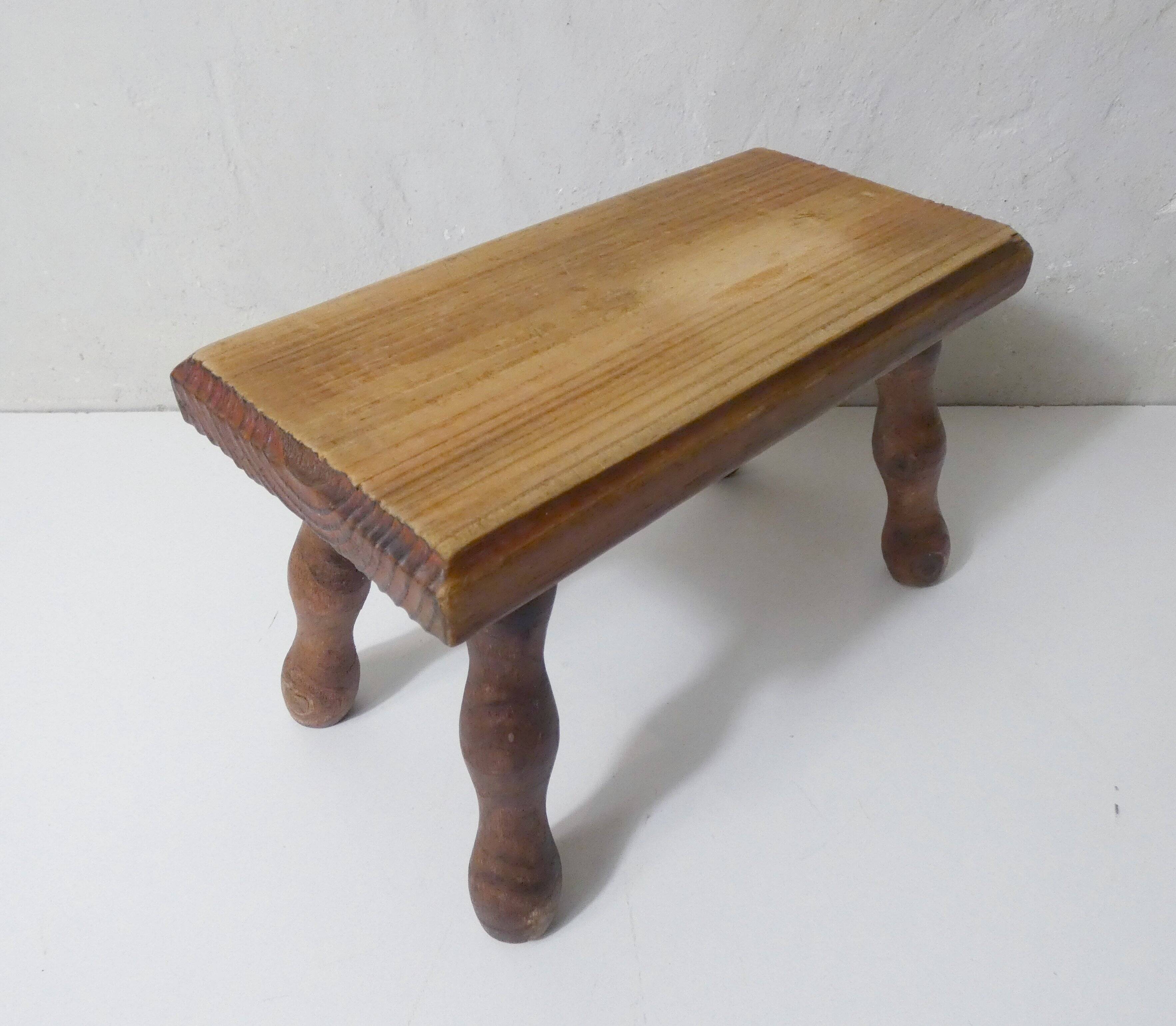 ancien petit Banc en bois marche pied vintage