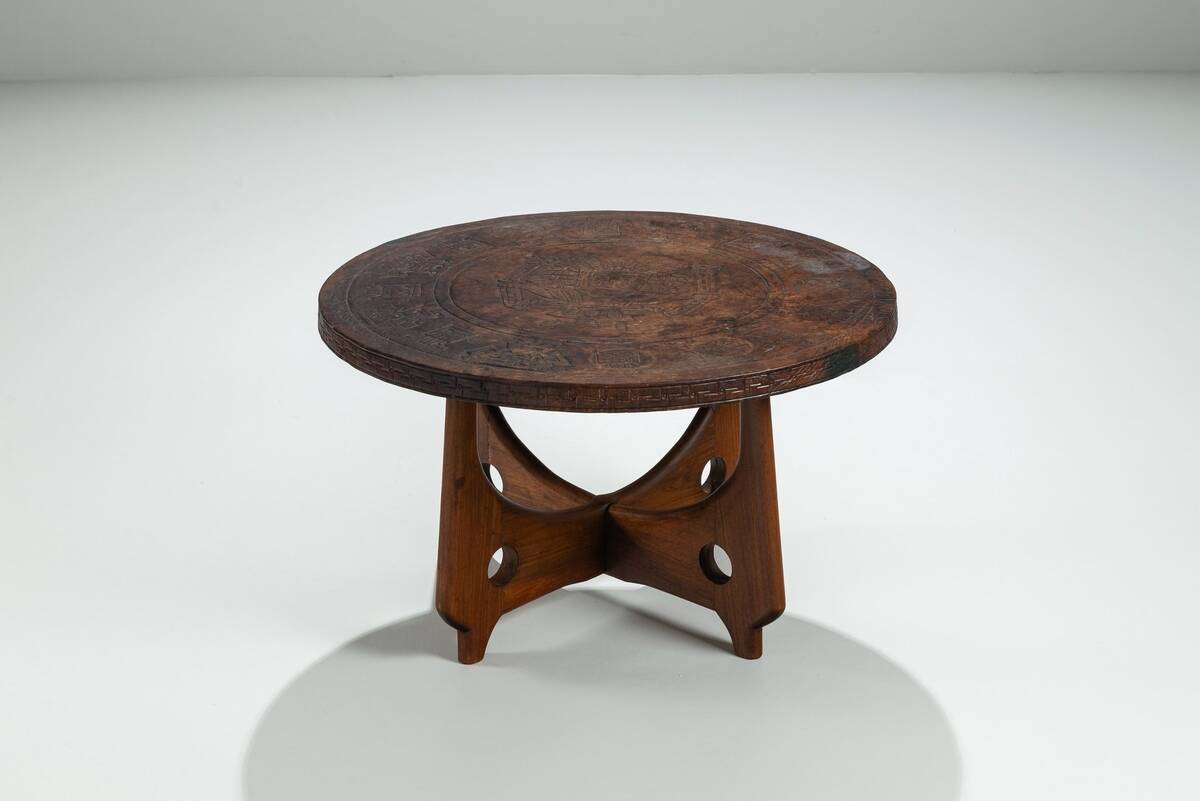 Angel Pazmino round coffee table Muebles de Estilo Ecuador 1960