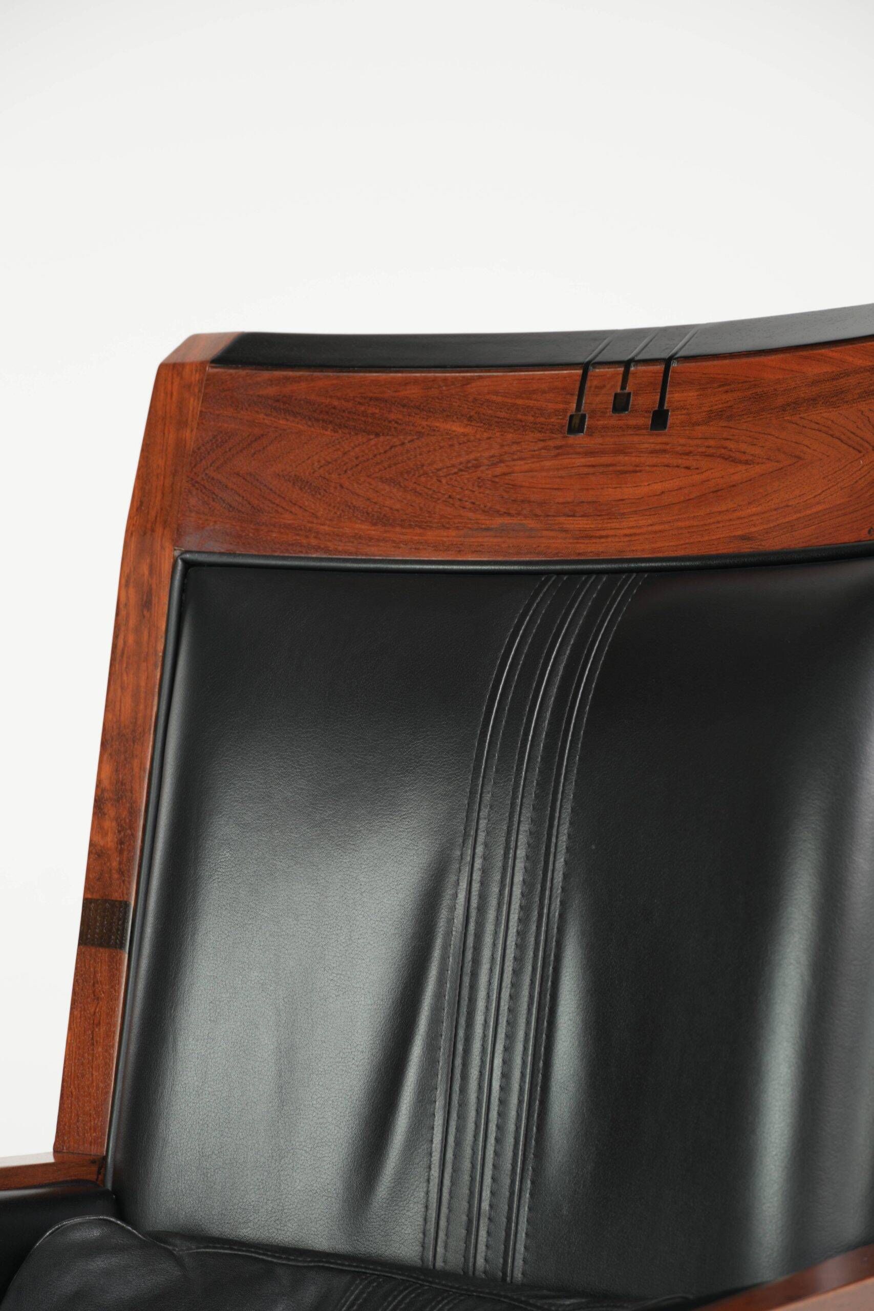 Cow leather Art Deco design armchair with a timeless look