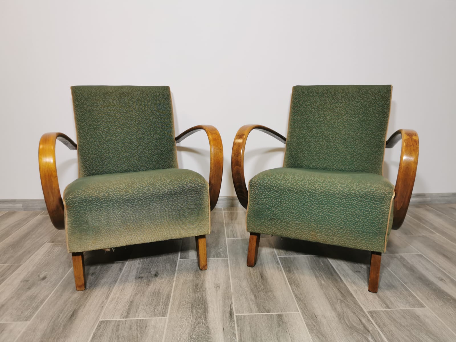 Fauteuils par Jindřich Halabala