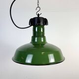 Lampe à suspension industrielle en émail vert, années 1960