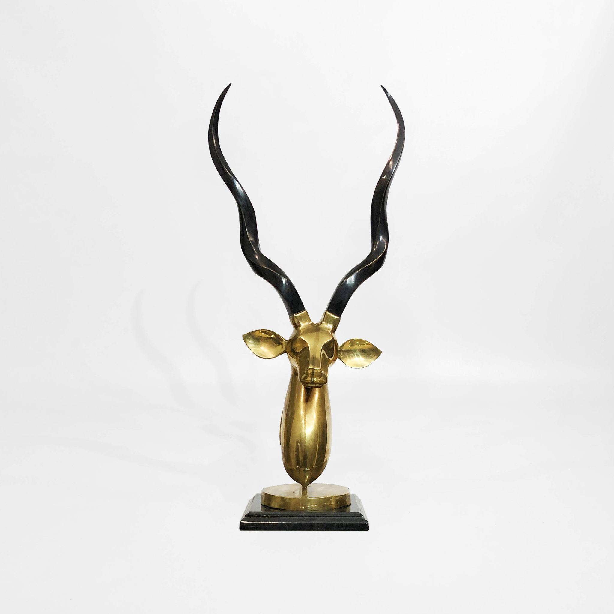 Sculpture en laiton et marbre de la tête d'antilope koudou des années 1970