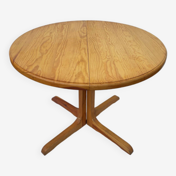 Round table dia 98cm extendable Scandinavian type in solid pine vintage year 1970