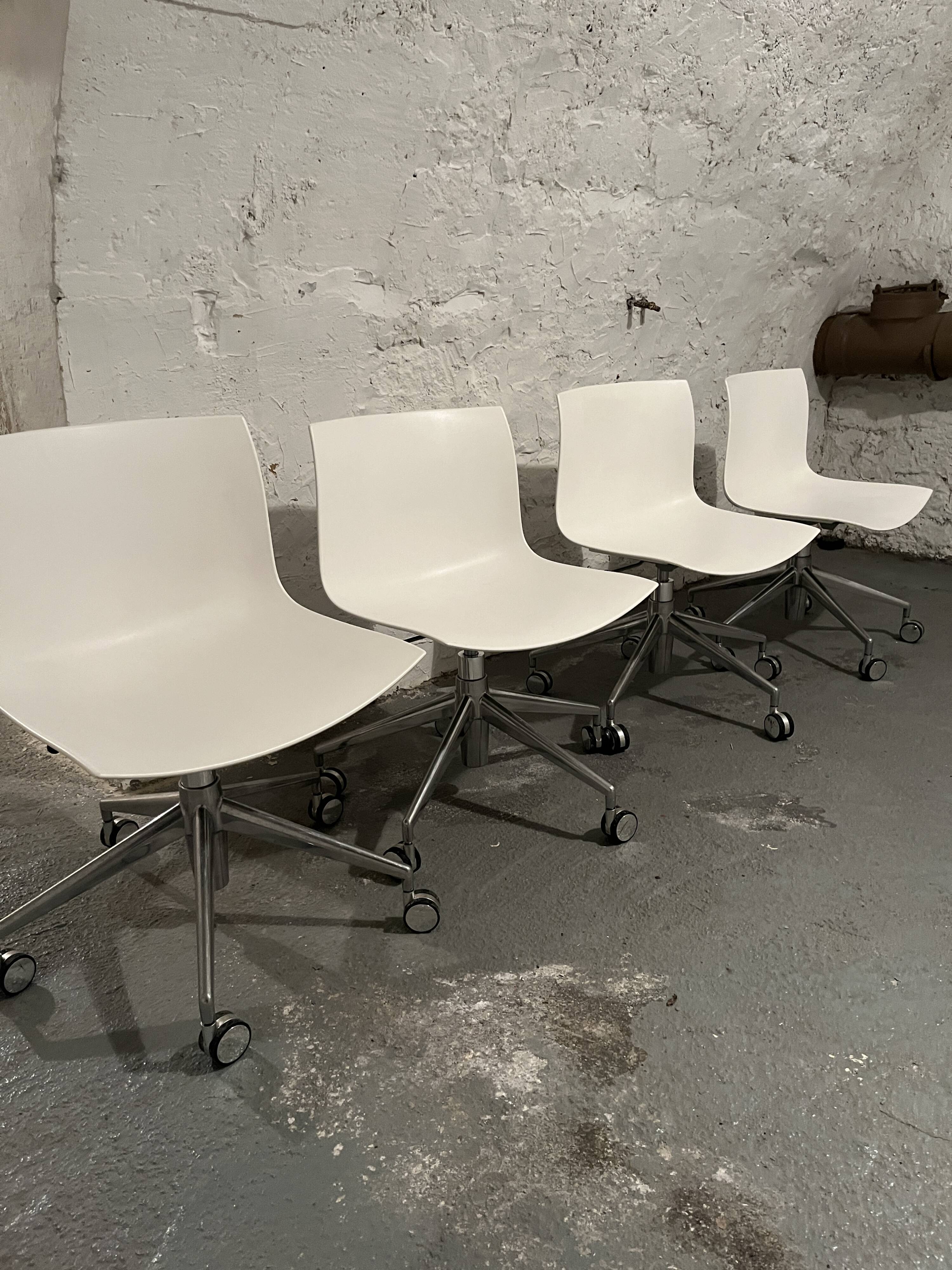 4 Cataifa 46 office chairs by Arper
