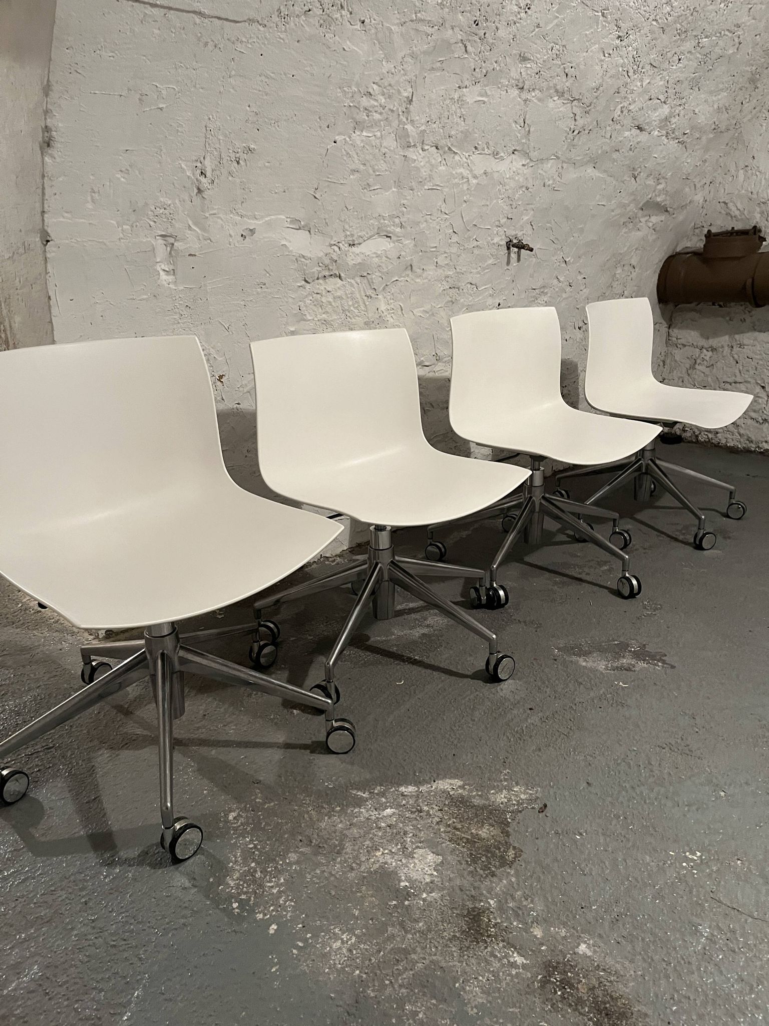 4 Cataifa 46 office chairs by Arper