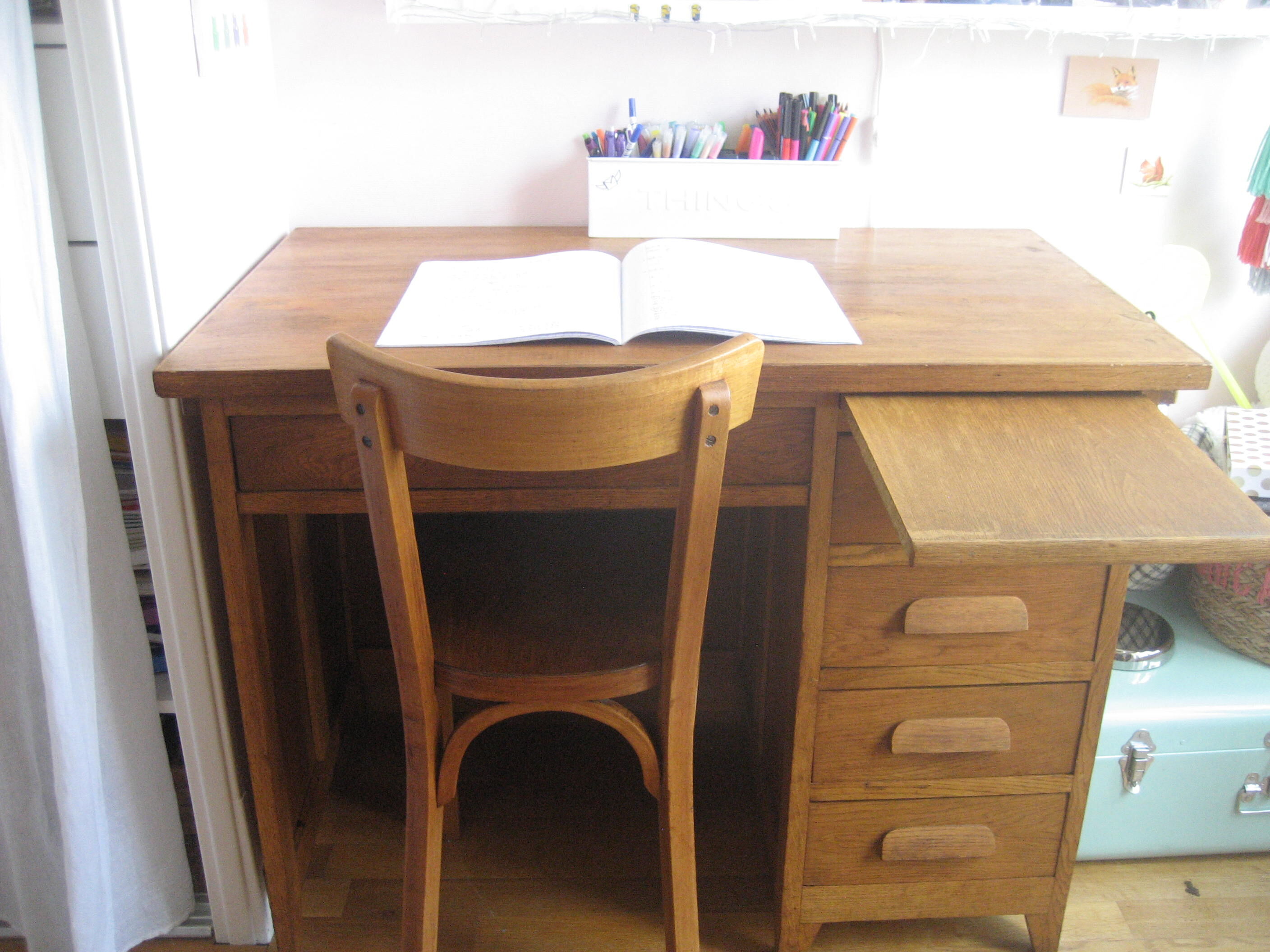 Bureau chêne clair et sa chaise Baumann