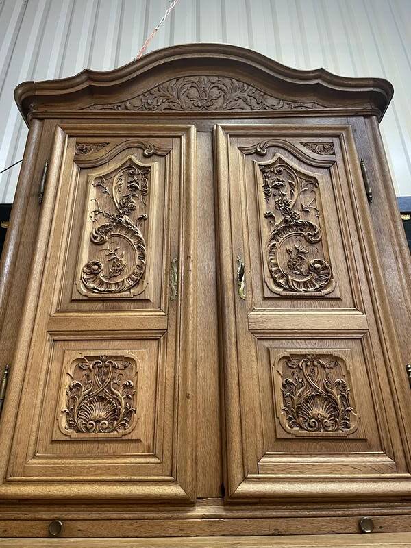 Two-body Renaissance carved oak sideboard