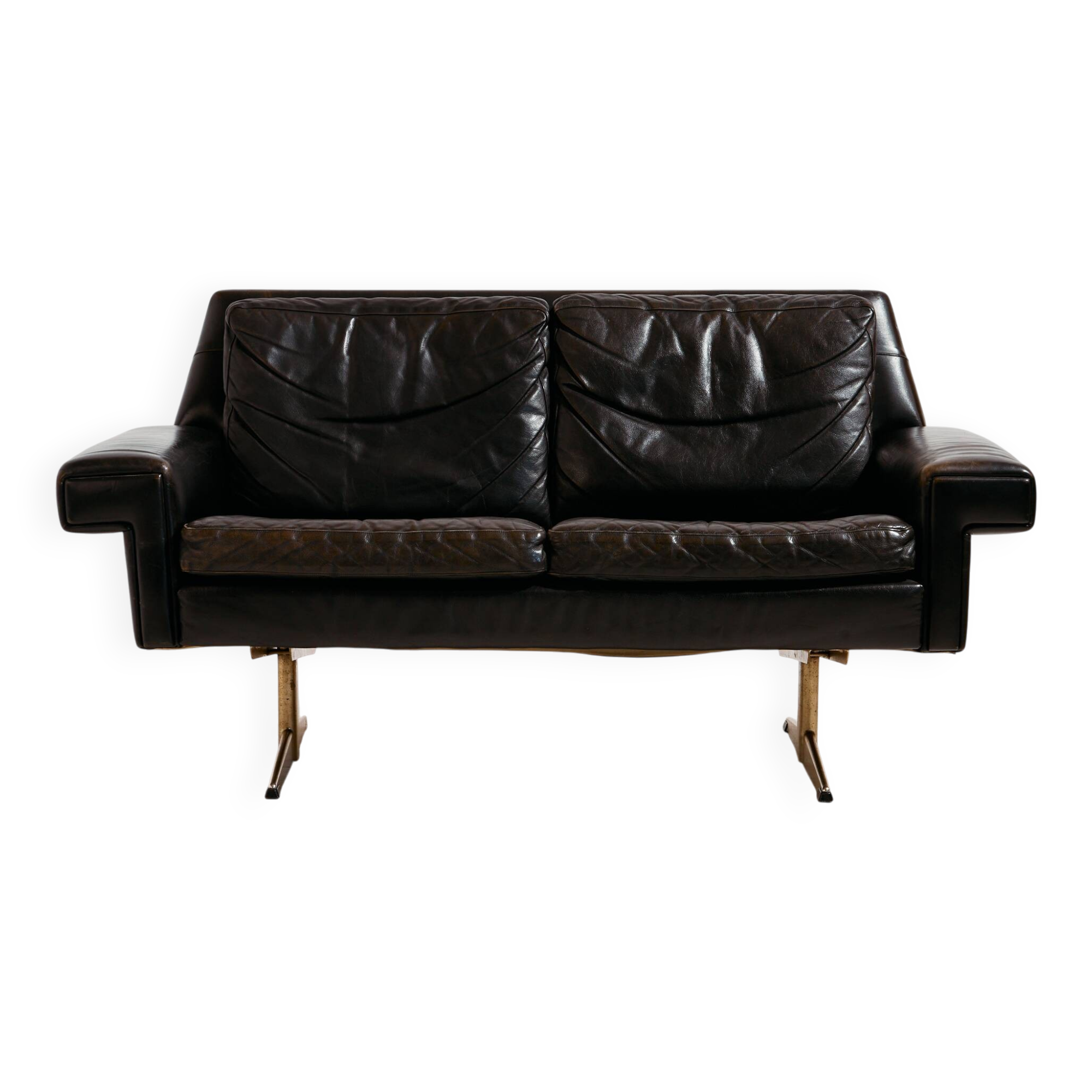 Two-seater leather sofa
